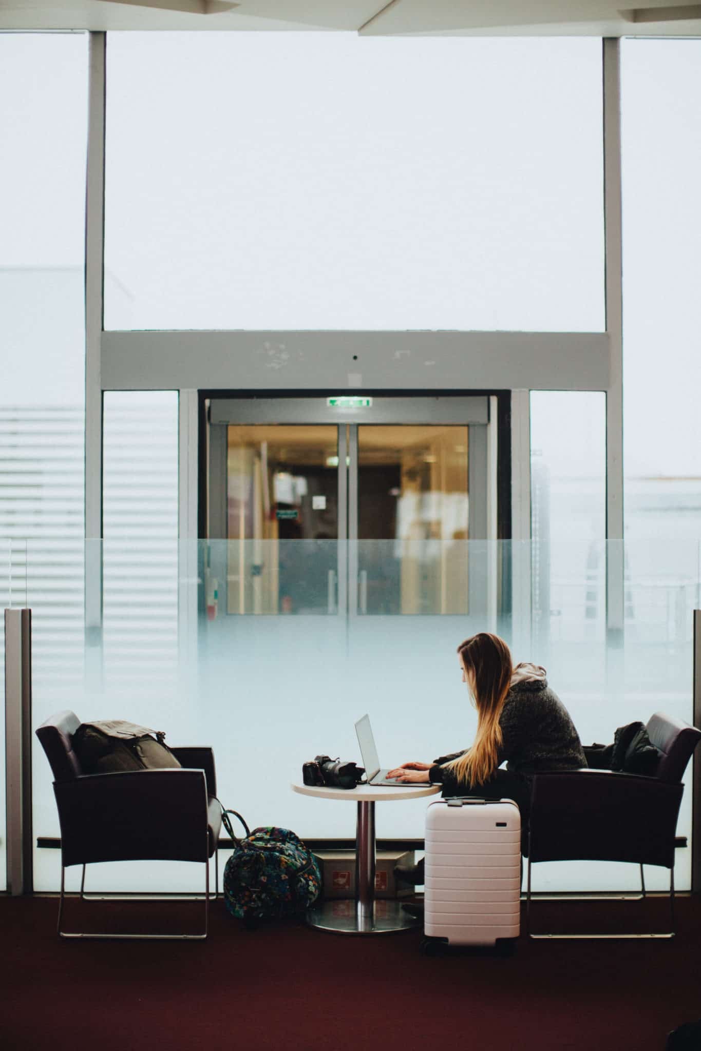 Dreading your flight for Christmas? Stressing out about holiday crowds? We're sharing our complete list of surviving the airport during the holidays! - TheMandagies.comDreading your flight for Christmas? Stressing out about holiday crowds? We're sharing our complete list of surviving the airport during the holidays! - TheMandagies.com