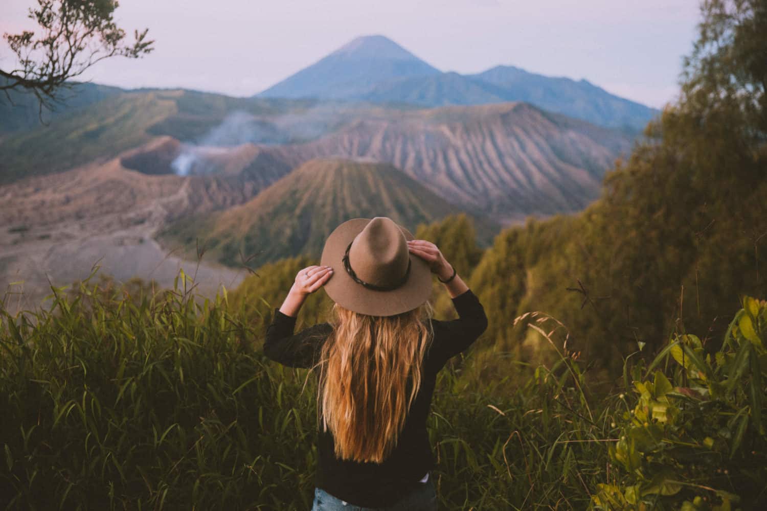 Emily Mandagie at Gunung Bromo