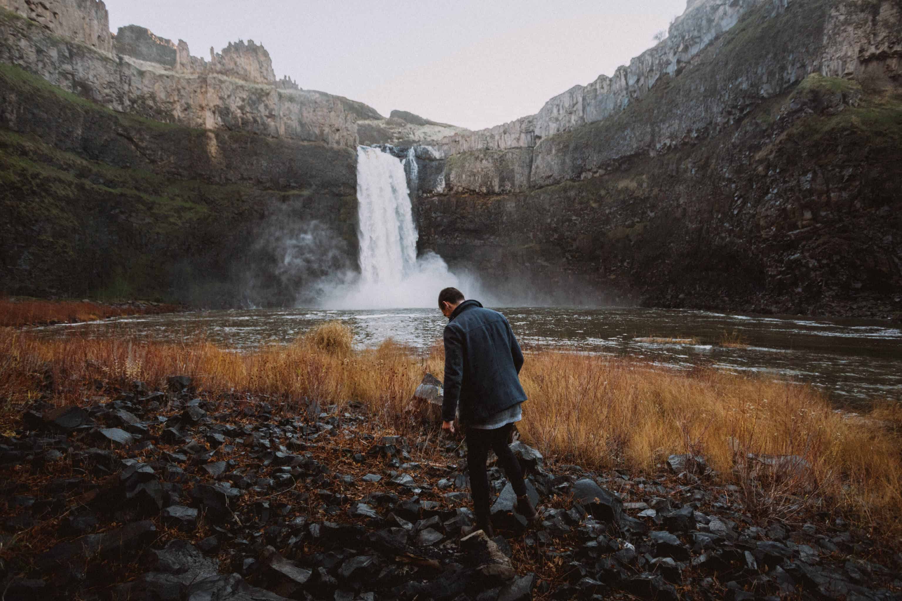 Ready to explore Palouse Falls in Washington? Read more to find out what to expect, and inspiration for your next adventure! TheMandagies.com