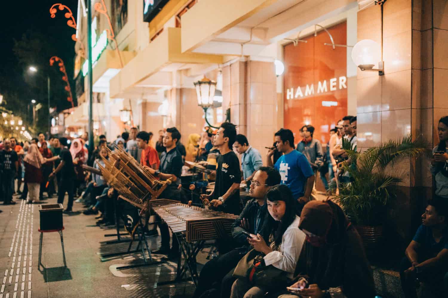 Malioboro Street Performers - Things To Do In Yogyakarta, Indonesia - TheMandagies.com