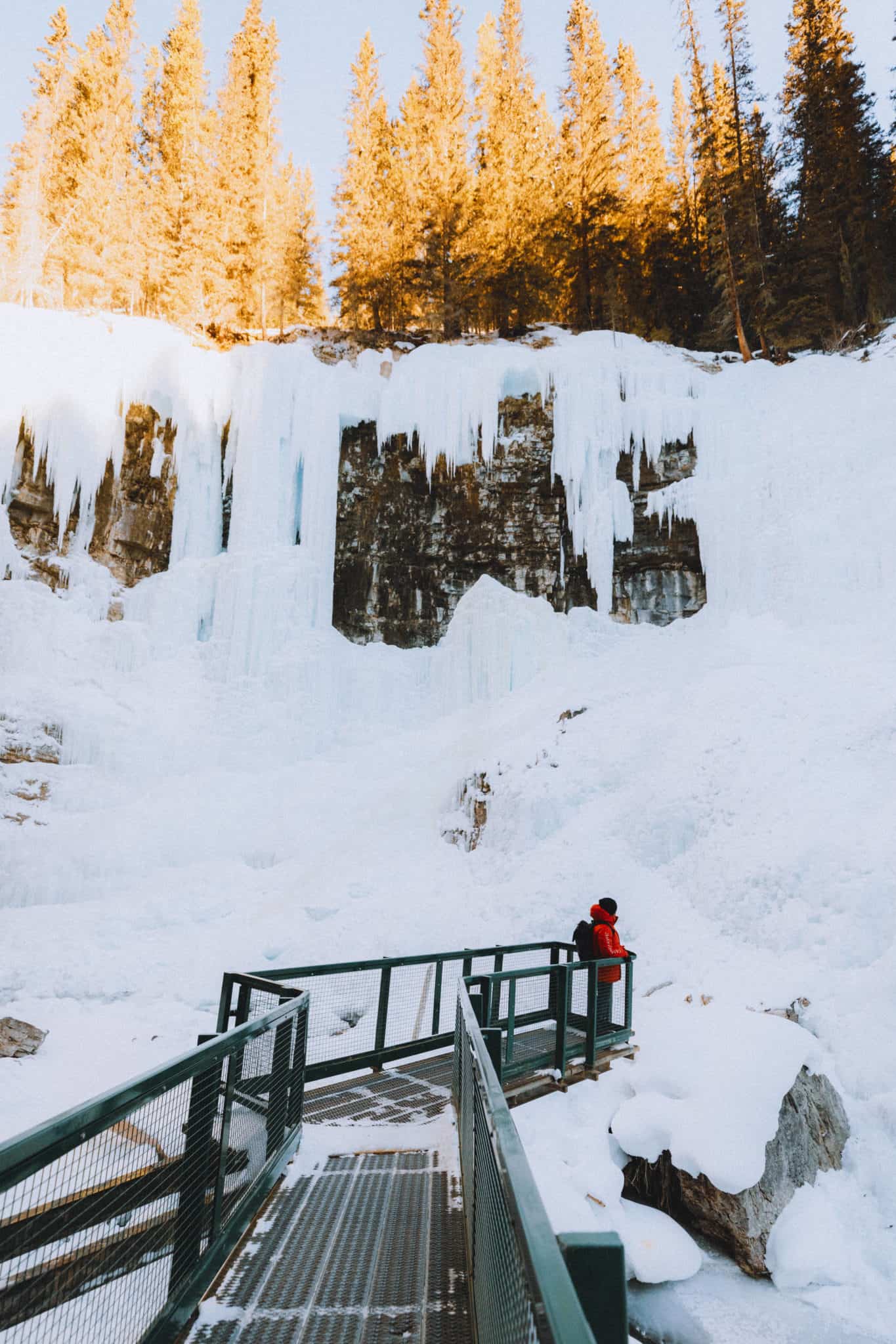 Frozen Upper Falls - Johnston Canyon - TheMandagies.com