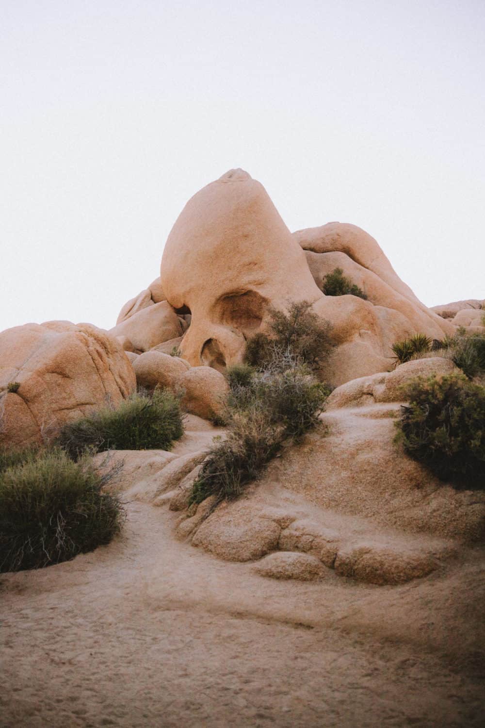 Skull Rock at Joshua Tree NP - Southwest Road Trip Destination -TheMandagies.com