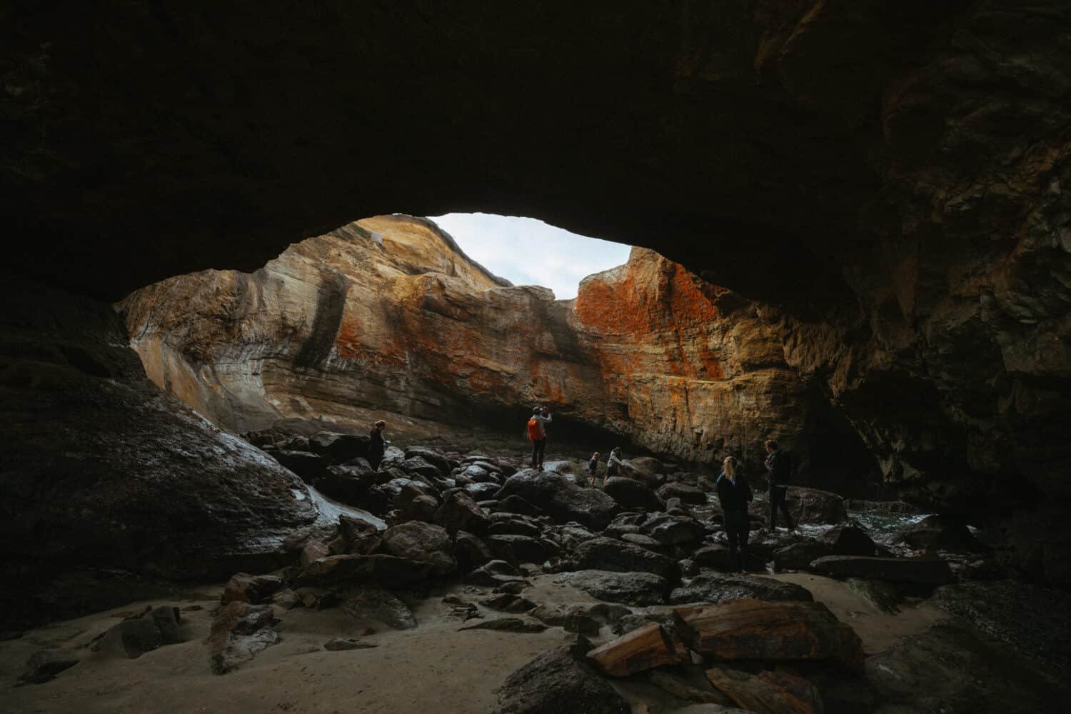 Hiking into Devil's Punchbowl Oregon