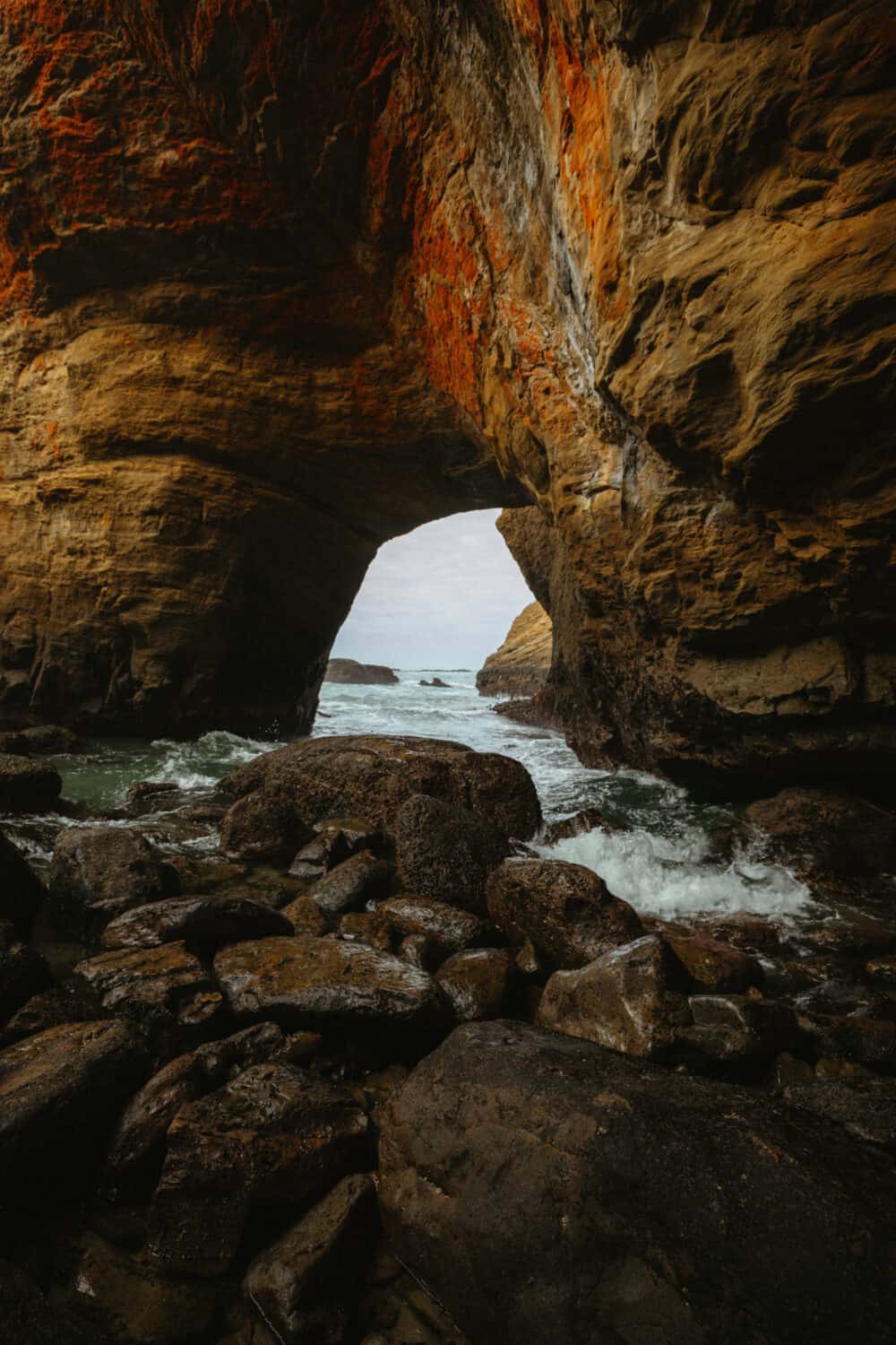 Devil's Punch Bowl State Scenic Area on the Oregon Coast