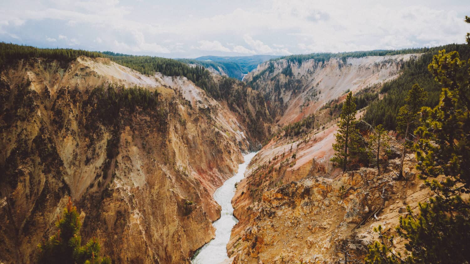 Yellowstone Of The Grand Canyon - Yellowstone National Park - TheMandagies.com