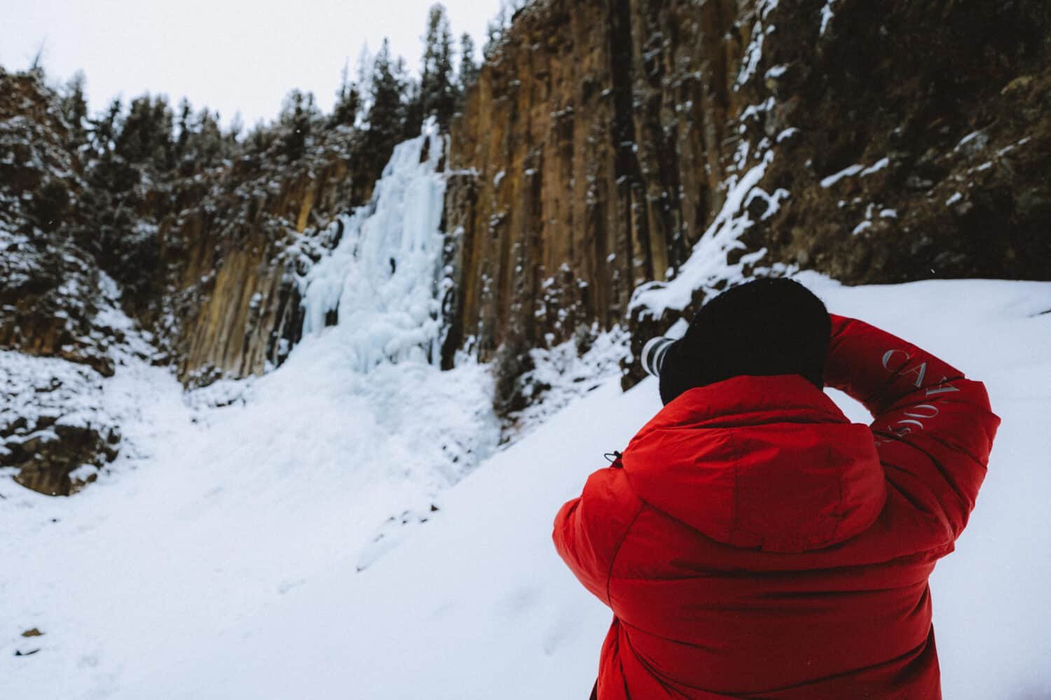 Taking photos at Hyalite Canyon in Bozeman in Winter - Themandagies.com