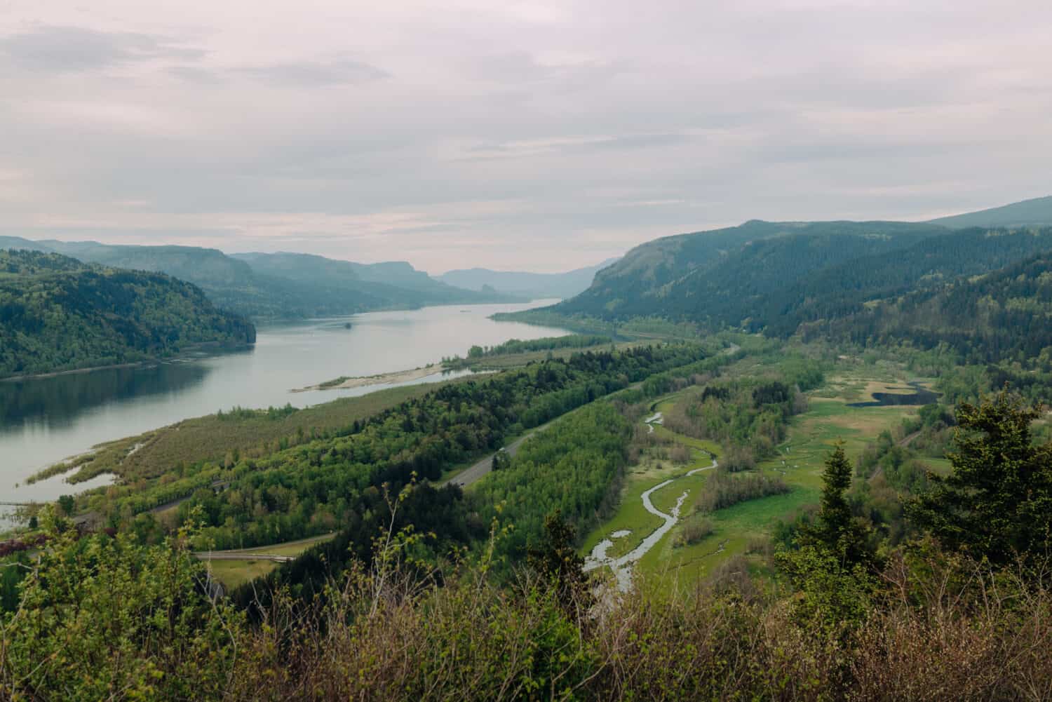Crown Point Vista House - Columbia River Gorge Viewpoints