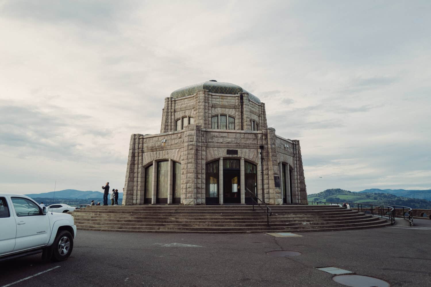 Things To Do In The Columbia River Gorge - Vista House