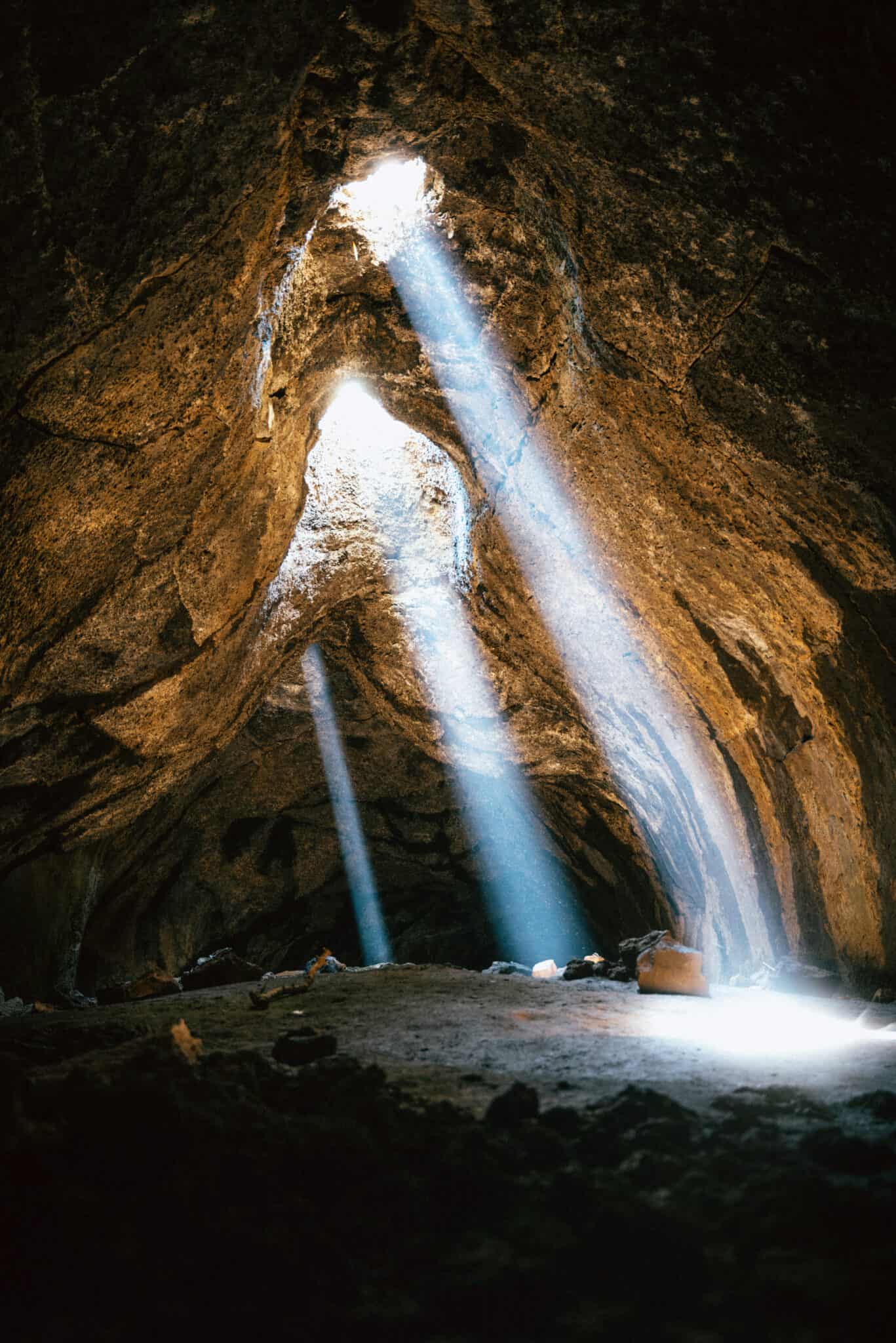 Exactly How to Reach The Skylight Cave in Oregon The Mandagies