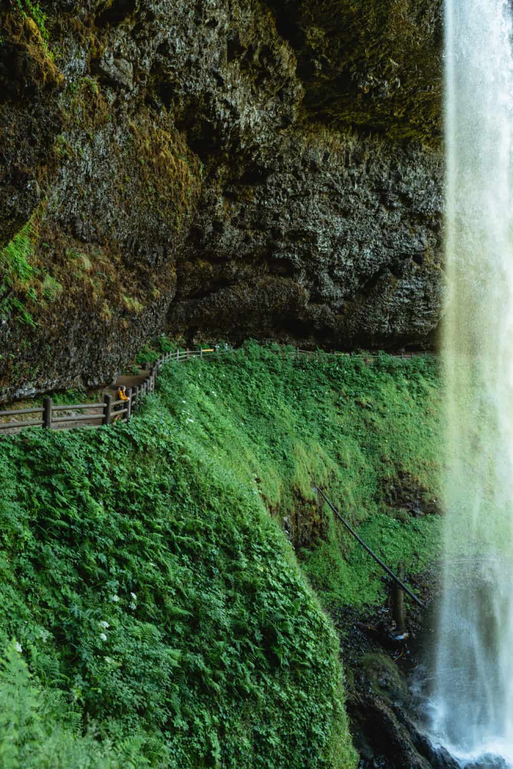 Walk behind waterfalls in Oregon - South Falls