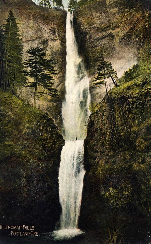 Haunted Locations in Oregon - Multnomah Falls