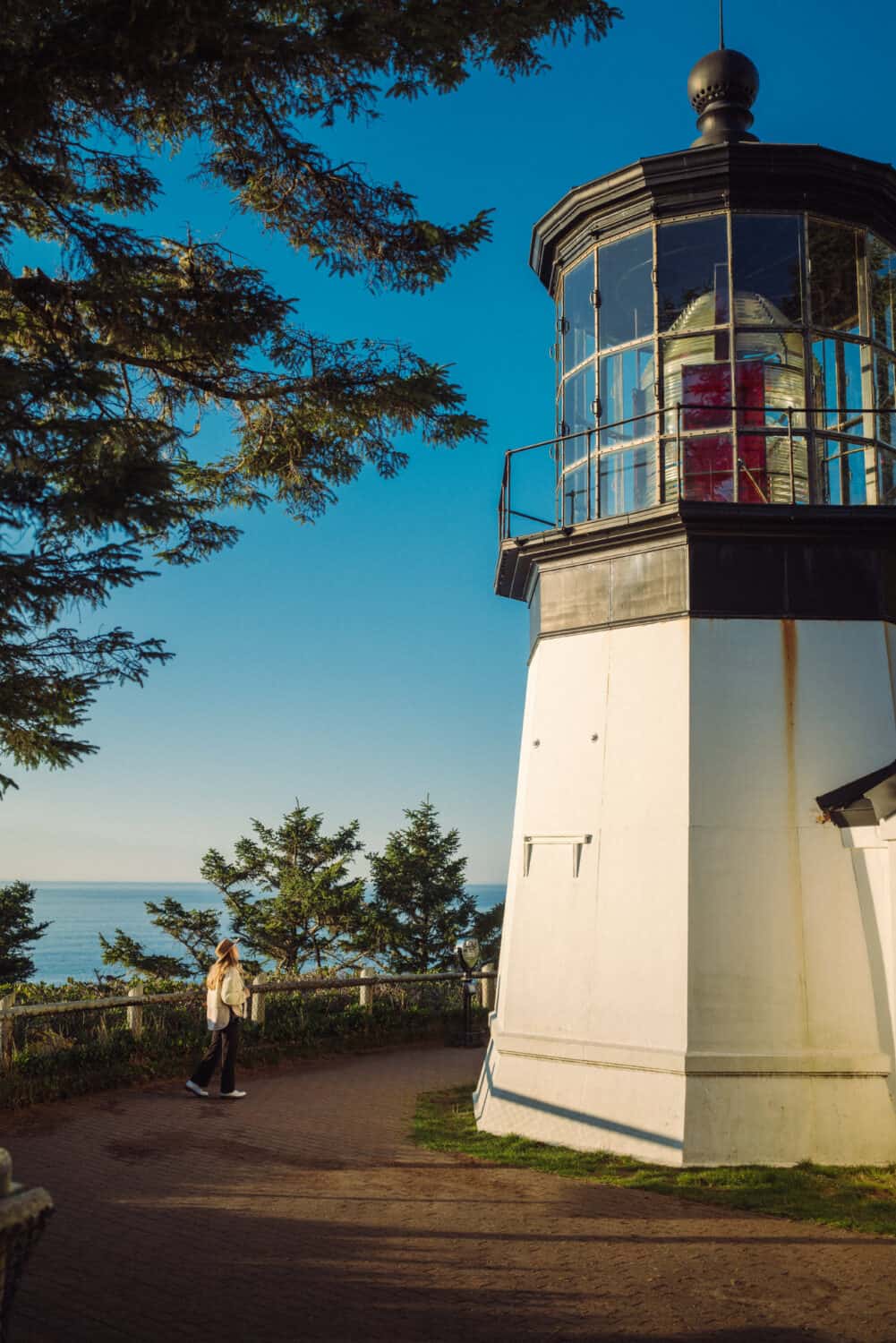 Cape Meares Lighthouse - TheMandagies.com