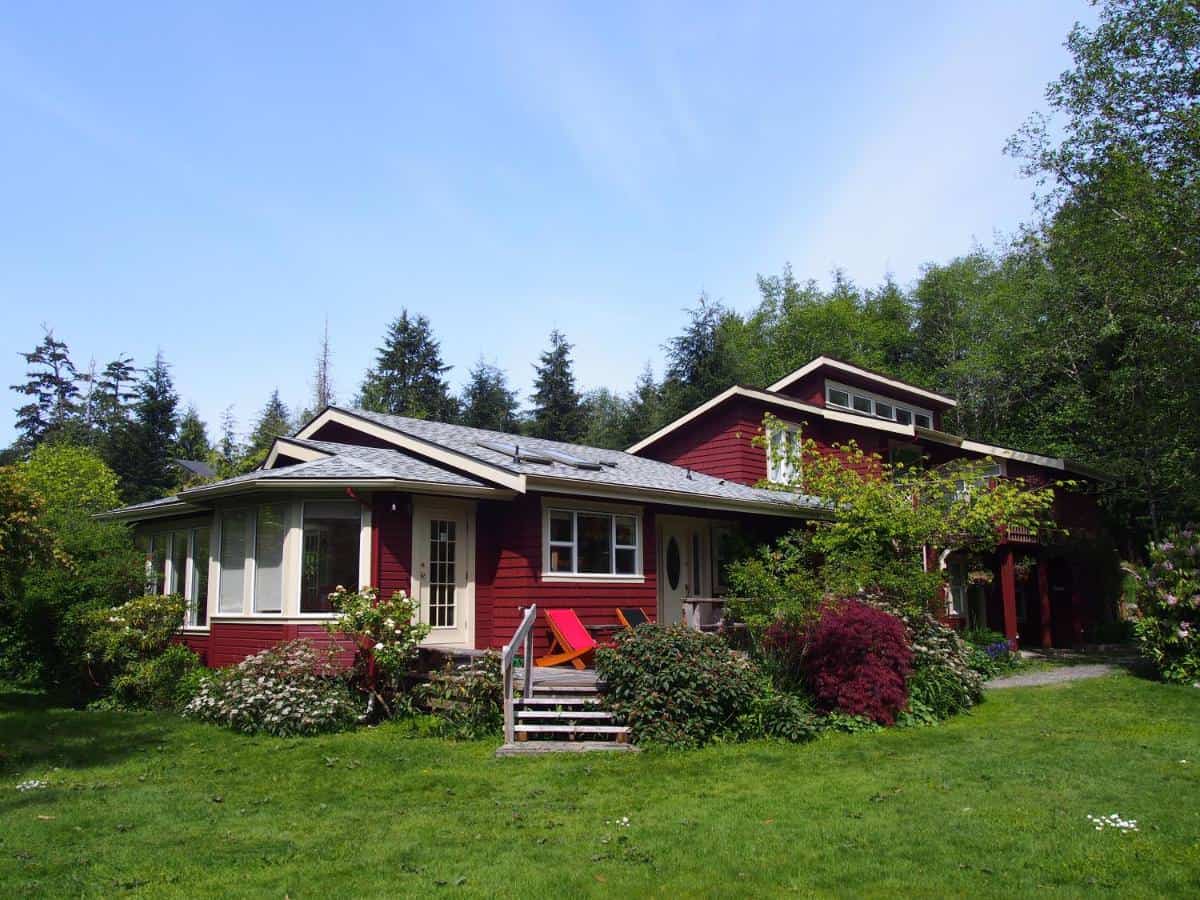 Island Village Properties - Cabins to Book in Tofino